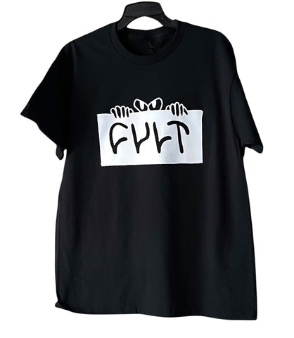 PLAYERA CULT M/CORTA NEGRA LOGO BLANCO
